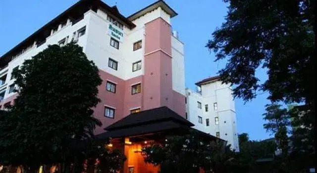 Sinthana Resort, Забронировать Курортный отель Отели Чиангмай 3 звезды, рядом с Нимман Хаемин, 3*