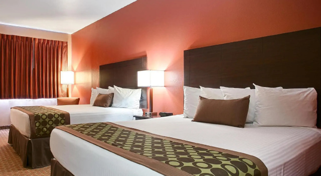 Standard Vierer Zimmer SureStay Plus Hotel by Best Western Topeka