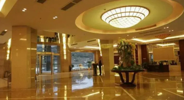 Lingxiu Hot Spring of Emei Mountain