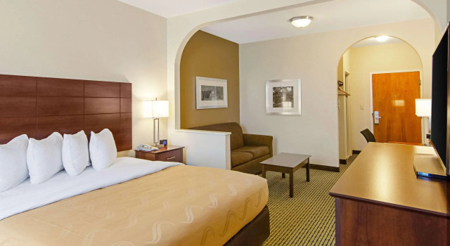 Quality Inn & Suites Near Tanger Outlet Mall, Boek Hotel Hotels in Missouri met zwembad, Zwembad