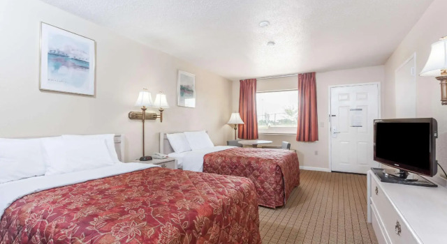 Standard Vierer Zimmer Days Inn by Wyndham Clinton