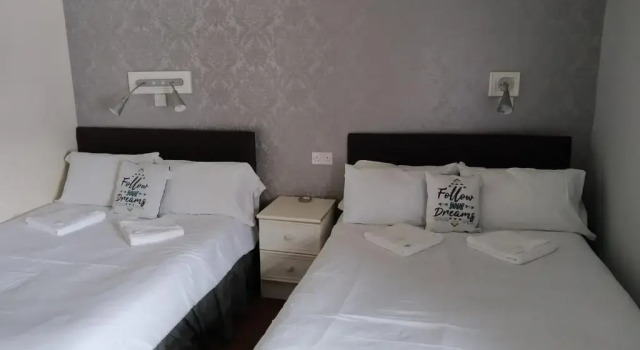 Четырёхместный номер Standard Mardi Gras Hotel