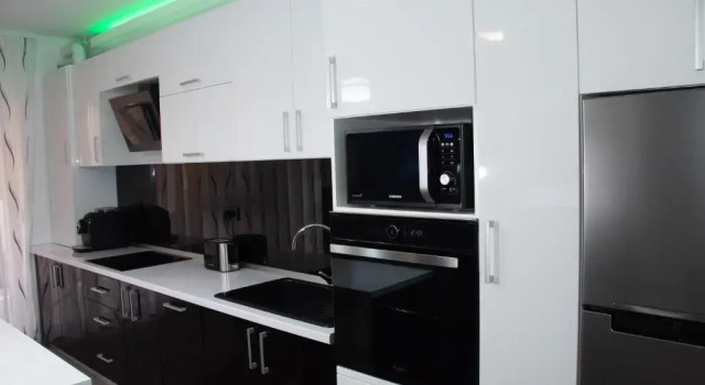 Апартаменты Modern minimalist apartment in Oradea