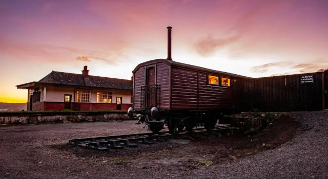 Appin Holiday Homes - Lodges, Shepherds Hut and Train Carriage stays, Забронировать Отель Аппин Аргайл и Бьют