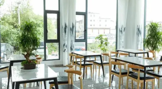 Jiujiu Holiday Hotel