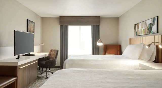 Четырёхместный номер Standard Hilton Garden Inn Dubuque Downtown
