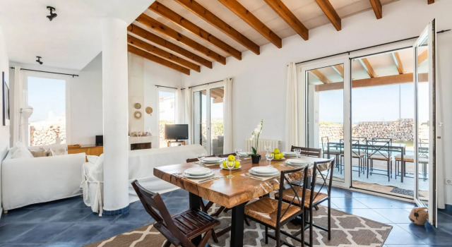 VILLA ROXANA in Es Castell, Boek Villa Es Castell Menorca, in de buurt van Faro de Sant Carles de la Ràpita