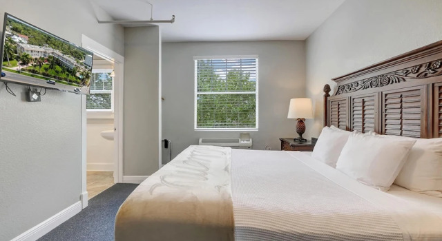 Номер Comfort Crystal Bay Historic Hotel