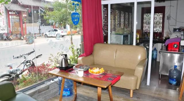 Kunming Stone Forest Homestay, Rezerwuj Hotel Hotele w Kunming z parkingiem, Parking