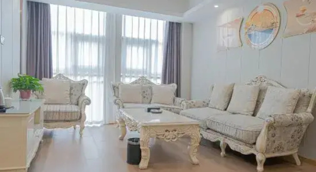 Люкс Business Huaxian Jinlong Business Hotel (Huayi High-speed Railway Station)