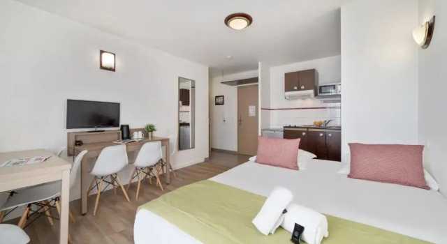 Апартаменты Comfort Aparthotel Versailles, St Cyr lEcole