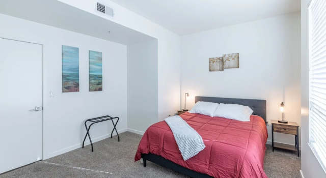 Апартаменты Heaven on Hollywood Furnished Apts - Vine