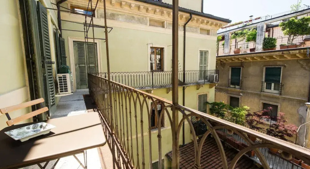 Palazzo Zeiner Mazzini Apartments, Забронировать Апартаменты/квартира исторический центр Верона, рядом с Римский амфитеатр