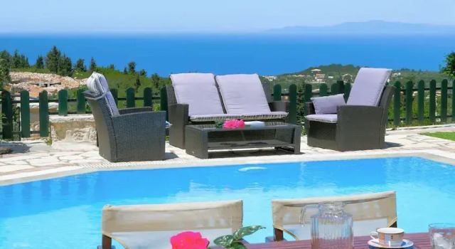 Семейная вилла с 3 комнатами с балконом и с видом на море Villas Goudis