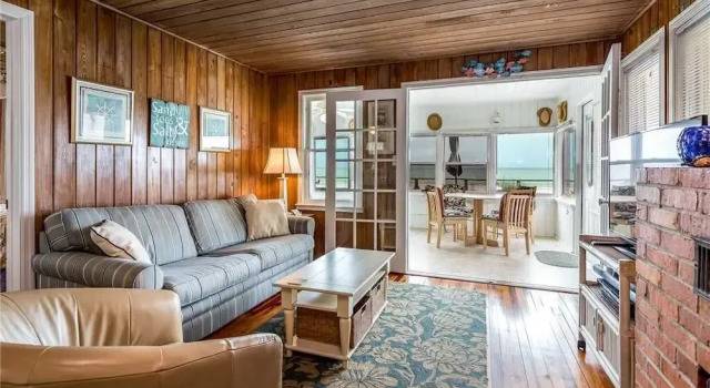 Sandy Toes Cottage - Two Bedroom Home