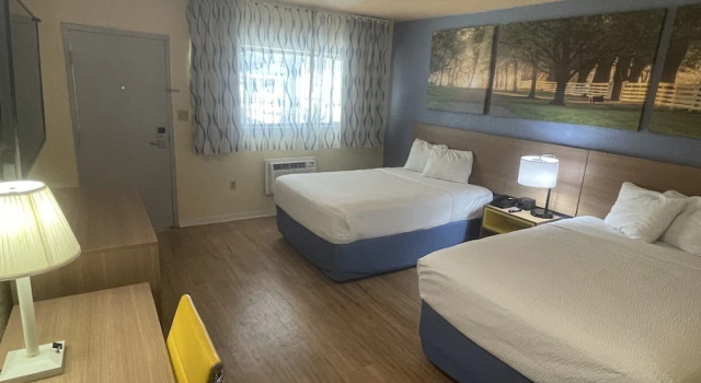 Номер Standard University Inn