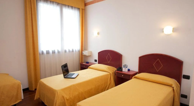 Hotel Moonlight, Buchen Sie Hotel Siziano Lombardei