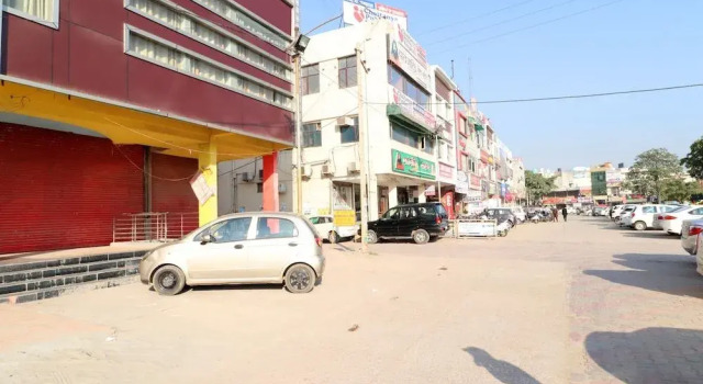 Capital O 26689 Grand Vista, Varaa Hotelli Chandigarh 