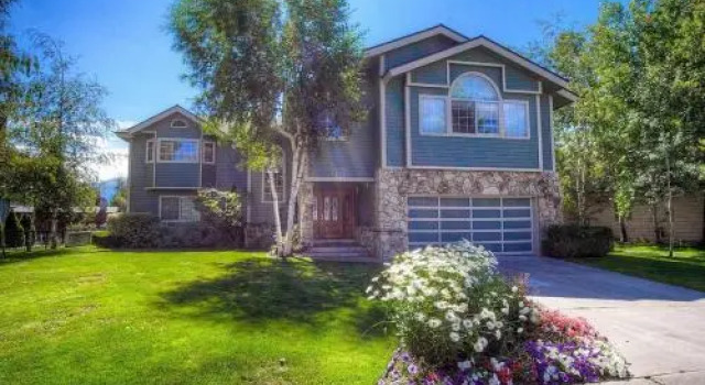 Remarkable Expansive Tahoe Keys Home with Dock by RedAwning, Забронировать Отель Отели Саут-Лейк-Тахо с бассейном, Бассейн