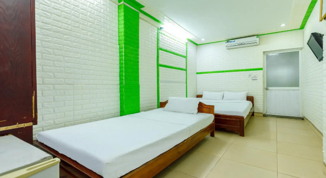 Трёхместный номер Without Window Spot on Standard OYO 604 Queen Hotel spot-on