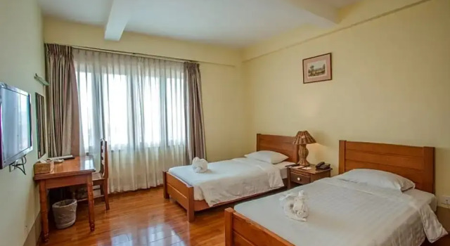 Superior Double room Shwe Ingyinn Hotel