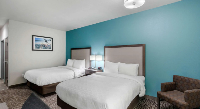 Четырёхместный номер Standard Clarion Inn & Suites DFW North