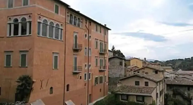 Palazzo Dragoni, Varaa Hotelli Spoleto Umbria
