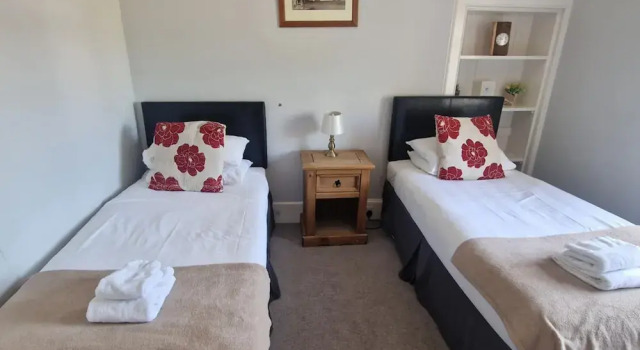 Апартаменты Comfort Black Isle Holiday Apartments