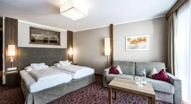 Vierjahreszeiten, Book Hotel Tux Hintertux Glacier