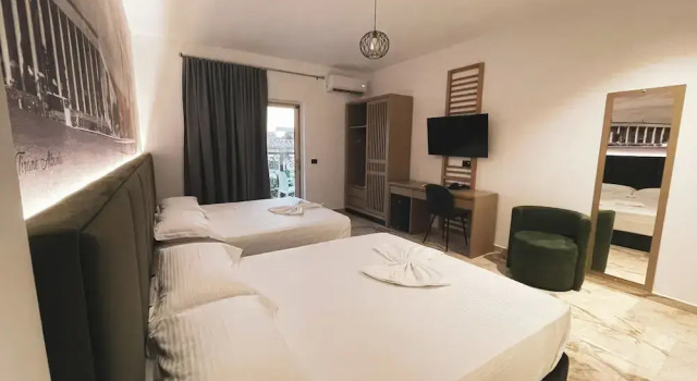 Четырёхместный номер Standard с балконом Hotel Ruko Boutique