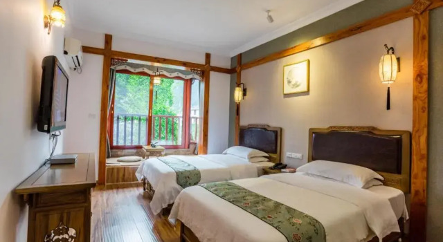 Standard Doppel Zimmer mit Bergblick Yangshuo River View Hotel