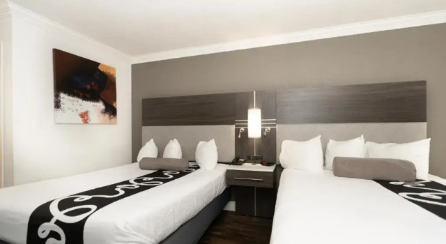 Четырёхместный номер Standard Rodeway Inn San Jose HWY-101 Tully Rd Exit