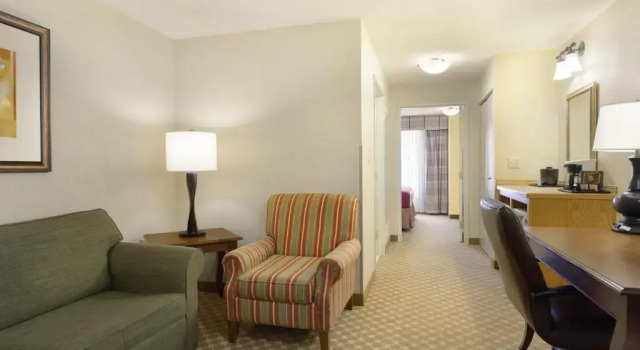 Двухместный люкс c 1 комнатой Country Inn & Suites by Radisson, Nevada, MO