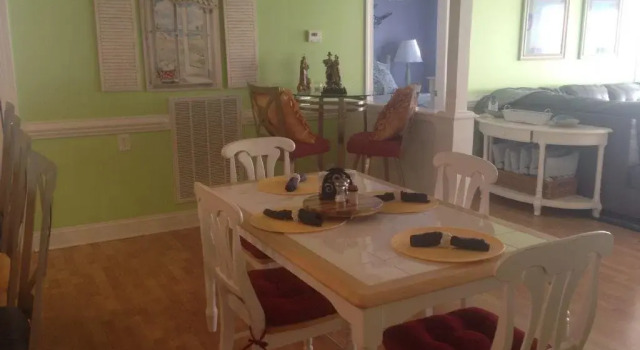 Heaven Sent - 4 Br Home, Book Hotel Hoteller i Supply med parkering, Parkering