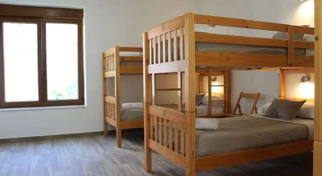 Кровать в общем номере c 1 комнатой Pensión Albergue O Pedregal