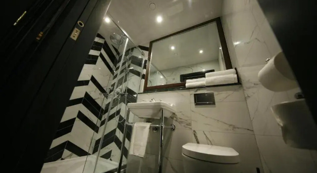 Трёхместный номер Deluxe The Portico Hotel