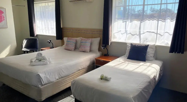 Четырёхместный номер Standard Timbertown Motel