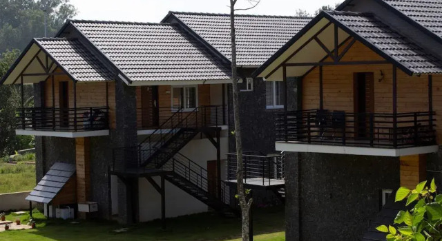 Livgrand - Yellow Lake Resorts & Spa, Yercaud - Myst, Book Hotel Hoteller i Yercaud med pool, Swimmingpool