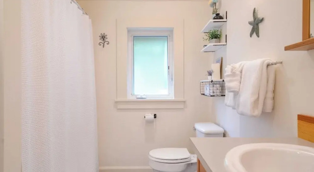 Walk to Beach + Relax in Hot Tub + Dine on the Deck Loli's Place by Avantstay, Забронировать Дом для отпуска Арч-Кейп North Oregon Coast, рядом с Arch Cape Beach
