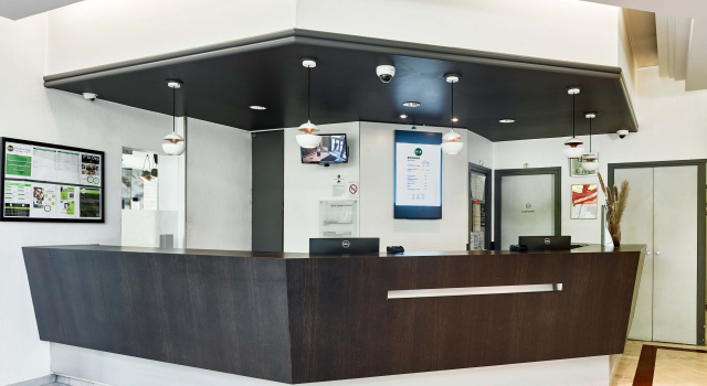 B&B HOTEL Saint-Quentin-en-Yvelines Centre Gare 4 étoiles, Забронировать Отель «постель и завтрак» Монтиньи-ле-Бретоннё Yvelines
