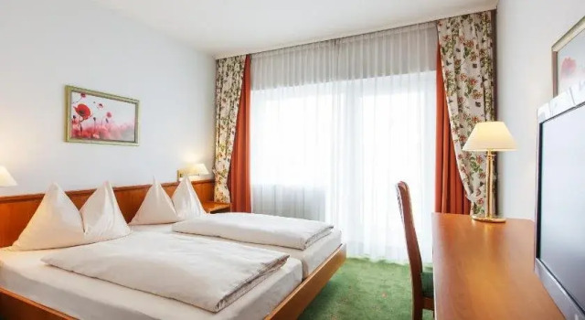 Landzeit Autobahn-Restaurant & Motor-Hotel St.Valentin, Rezervasyon Otel Sankt Valentin 