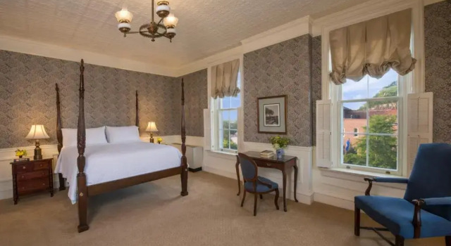 Двухместный номер Superior St James Hotel