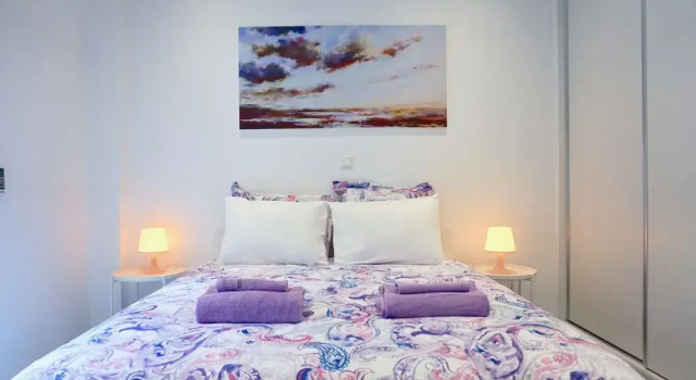 Central Bright Apt in Athens near Metro