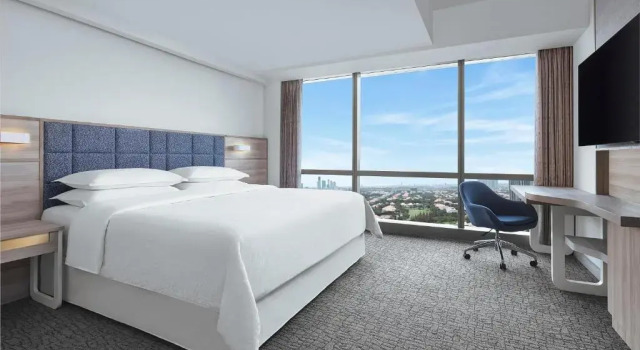 Camera doppia Larger Guest Four Points by Sheraton Surabaya, Pakuwon Indah
