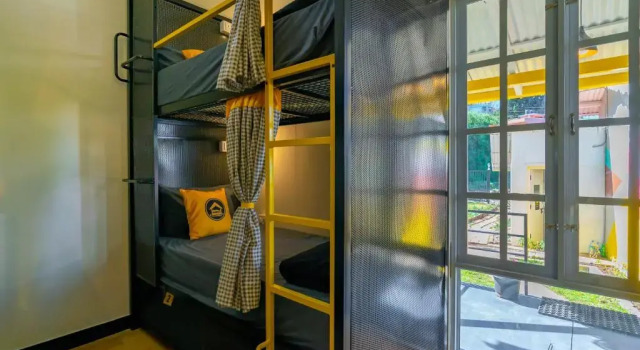Кровать в общем номере The Hosteller Ooty