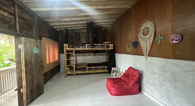 Кровать в общем номере Tiny ECO Bamboo Ubud