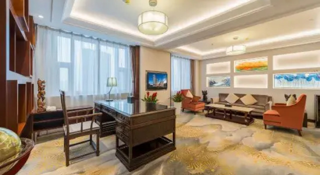 Люкс с 3 комнатами Shandong Yizheng Hotel