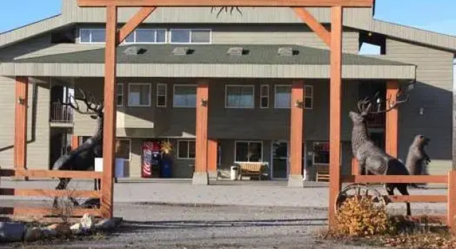 Люкс Travelodge by Wyndham Golden Sportsman Lodge