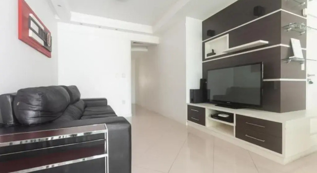 Apartamento 3 Suítes em Meia Praia