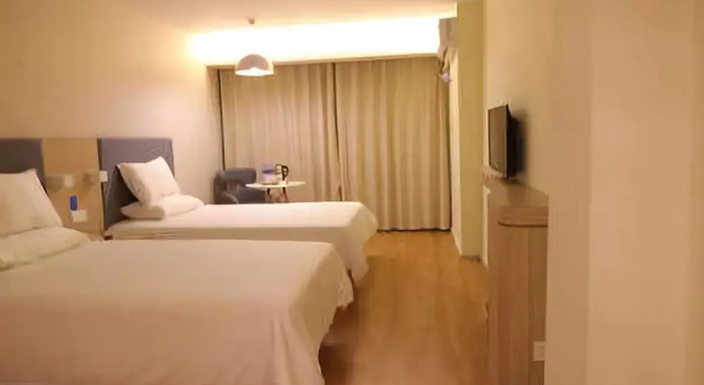 Hanting Hotel, Rezerwuj Hotel Hotele w Xinjian z parkingiem, Parking
